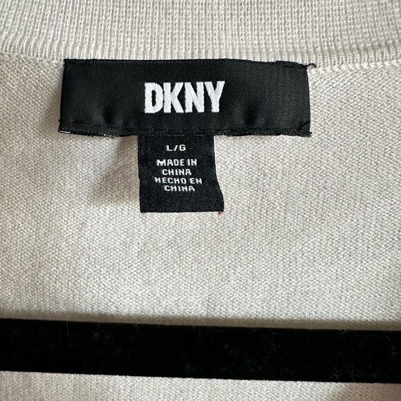 NWT - DKNY  Women’s Ivory Color V Neck Short Sleeve Sweater - Size Large - Picture 3 of 5